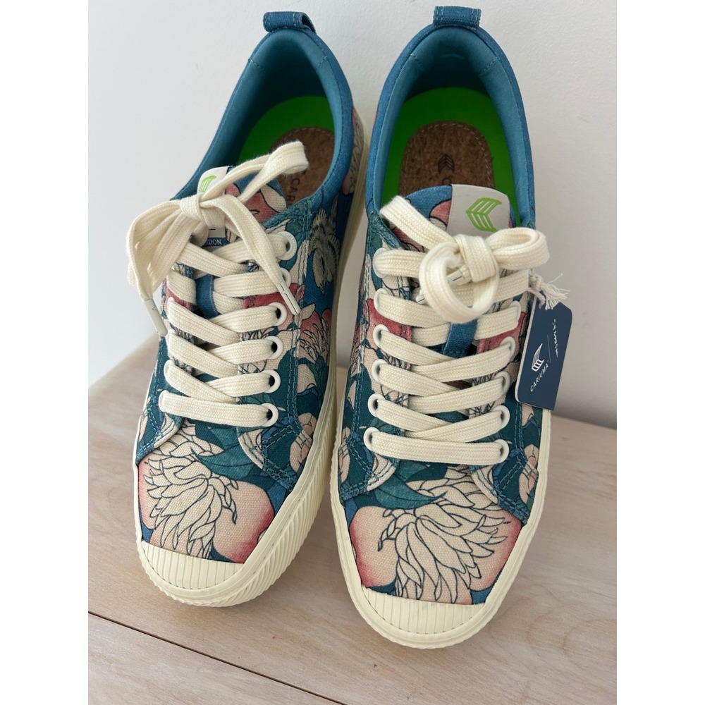 Cariuma MFA Boston Hokusai Peonies OCA Low Sneakers Blue Floral Womens 9.5